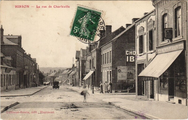 Carte postale ancienne Hirson La rue de charleville à Hirson