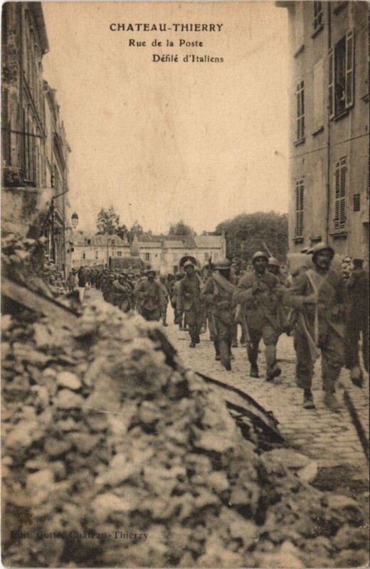 Carte postale ancienne Chateau-Thierry Rue de la poste