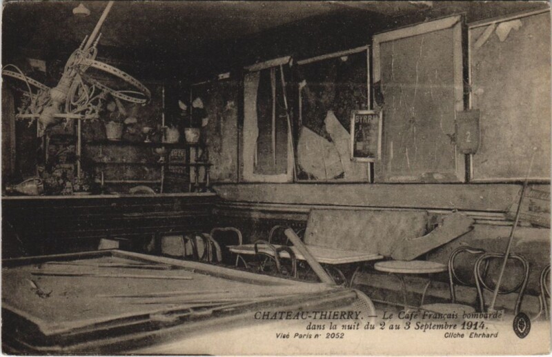 Carte postale ancienne Chateau-Thierry Le cafe francais