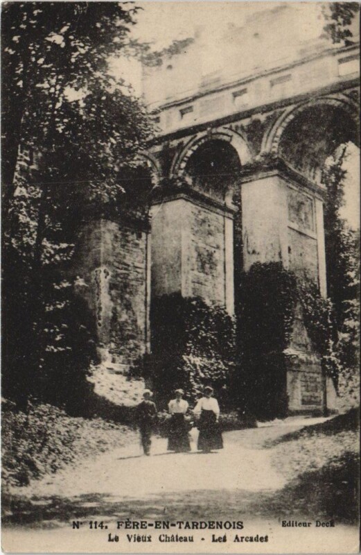 Carte postale ancienne Fere-En-Tardenois Le vieux chateau