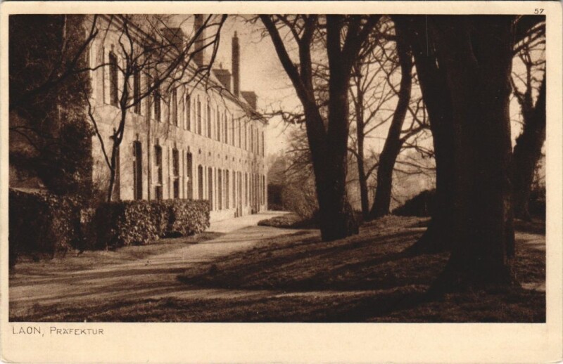 Carte postale ancienne Laon Prafektur