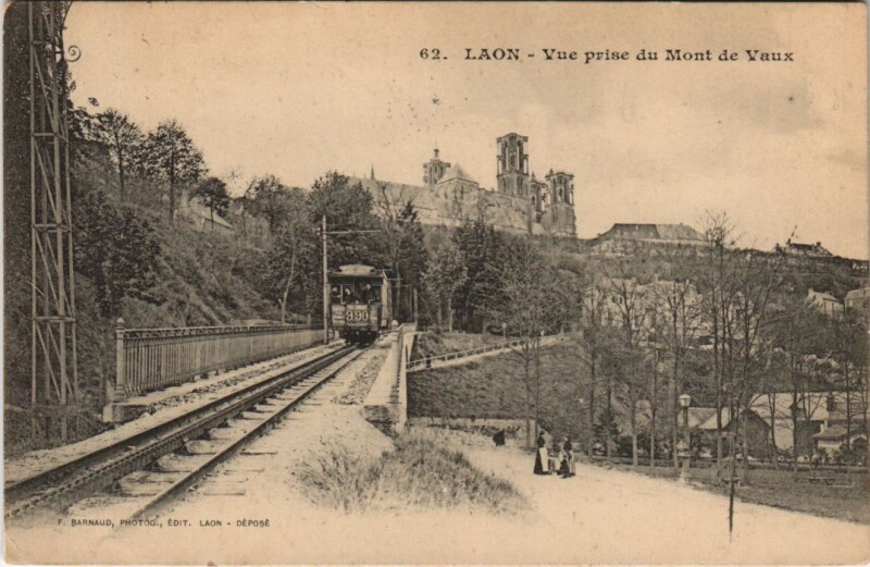 Carte postale ancienne Laon Vue prise du mont