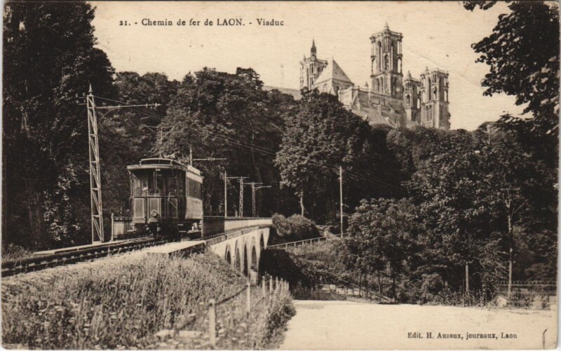 Carte postale ancienne Laon Chemin de fer de
