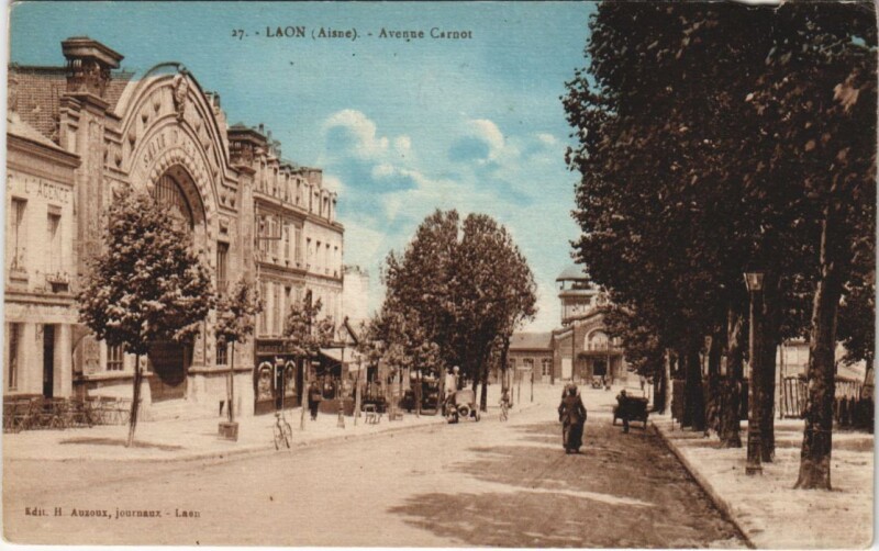Carte postale ancienne Laon Avenue carnot