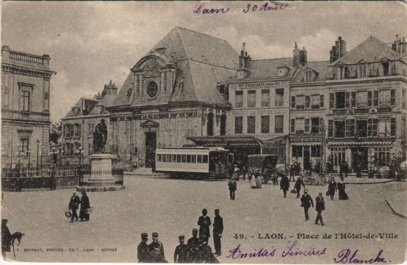 Carte postale ancienne Laon Place de l'hotel