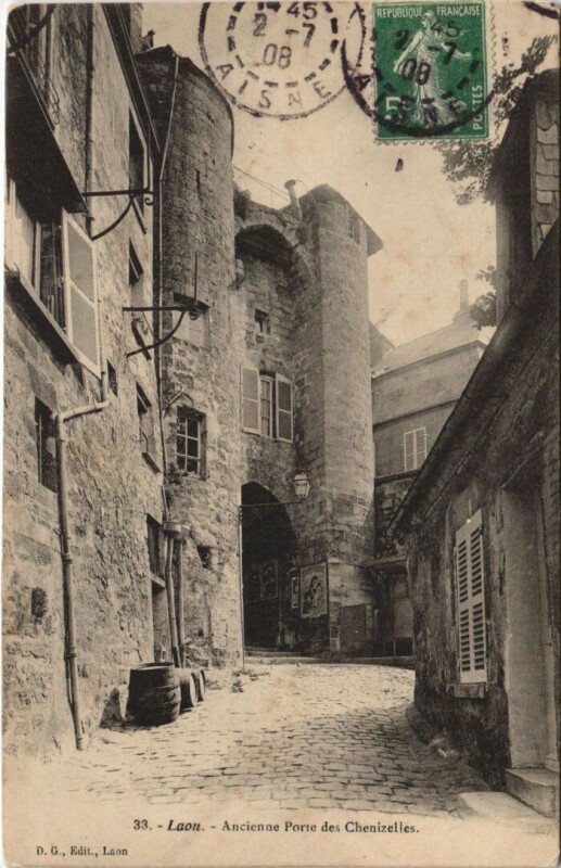 Carte postale ancienne Laon Ancienne porte des chenizelles