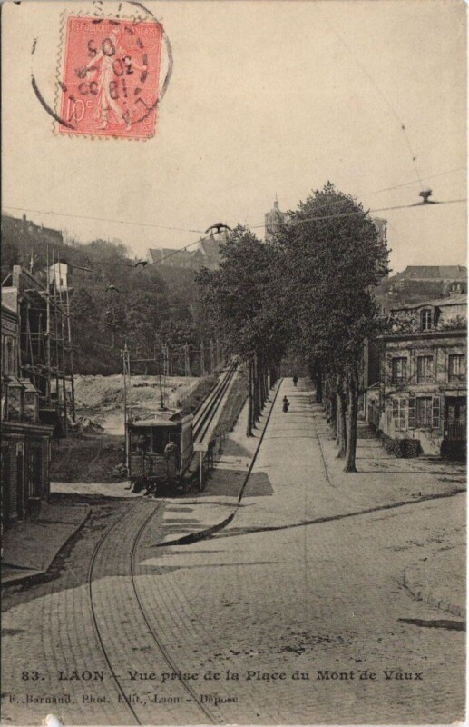 Carte postale ancienne Laon Vue prise de la place