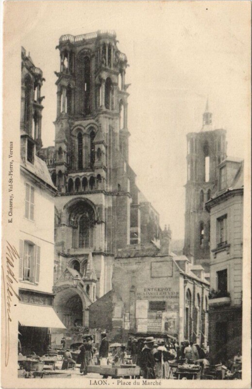 Carte postale ancienne Laon Place du marche