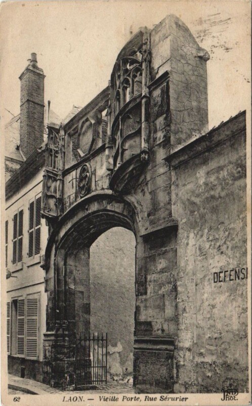 Carte postale ancienne Laon Vieille porte