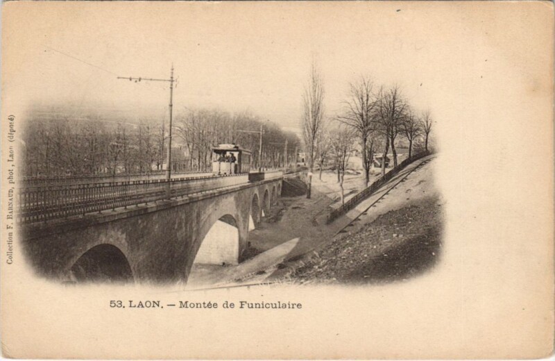 Carte postale ancienne Laon Montee de funiculaire à Laon