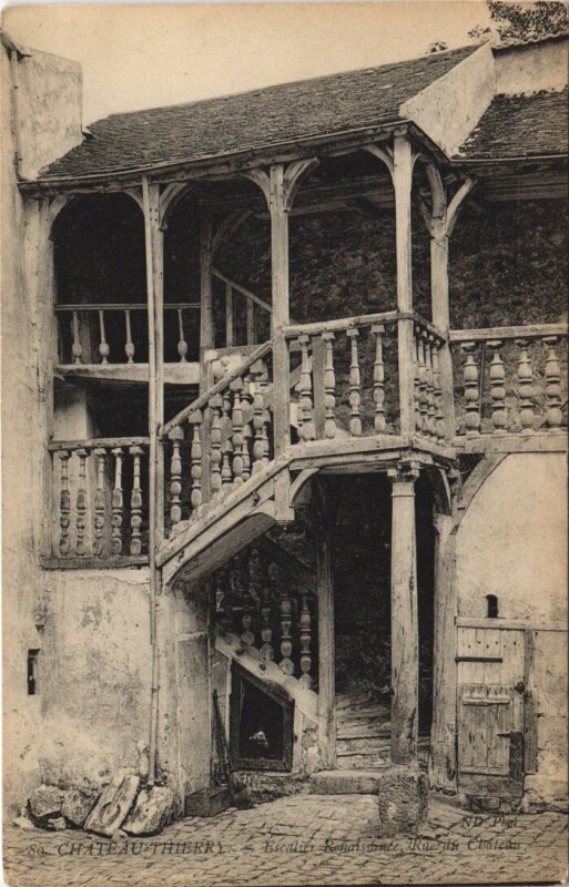 Carte postale ancienne Chateau-Thierry Esclaier renaissance