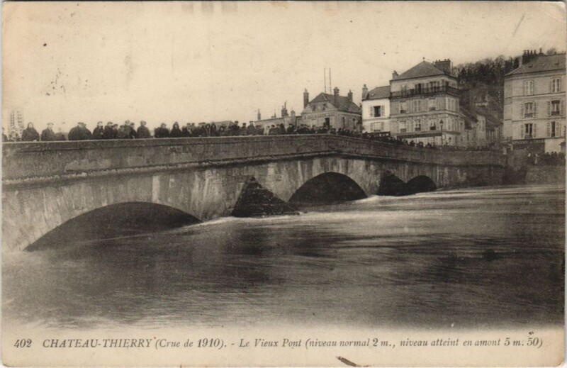 Carte postale ancienne Chateau-Thierry La vieux pont