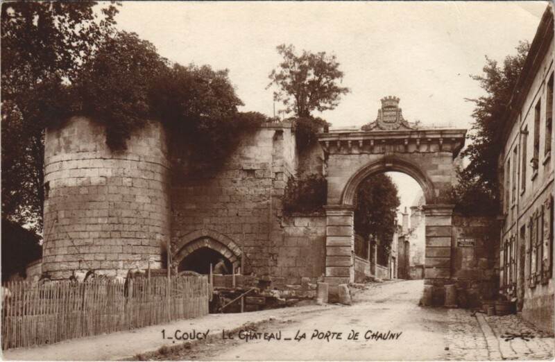 Carte postale ancienne Coucy le chateau