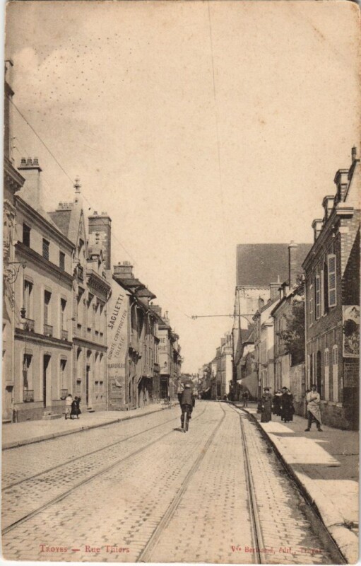 Carte postale ancienne Troyes Rue Thiers à Troyes