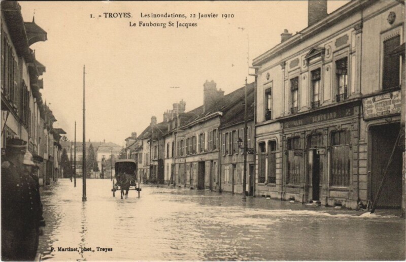 Carte postale ancienne Troyes Inondation 1910 Fg Saint-Jacques à Troyes
