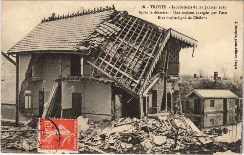 Carte postale ancienne Troyes Inondation 1910 Apres le desastre Ligne de Chalons à Troyes