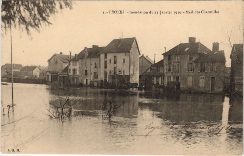 Carte postale ancienne Troyes Inondation 1910 Mail des Charmilles à Troyes