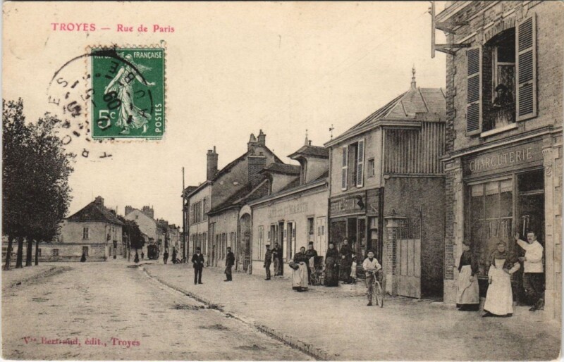 Carte postale ancienne Troyes Rue de Paris à Troyes