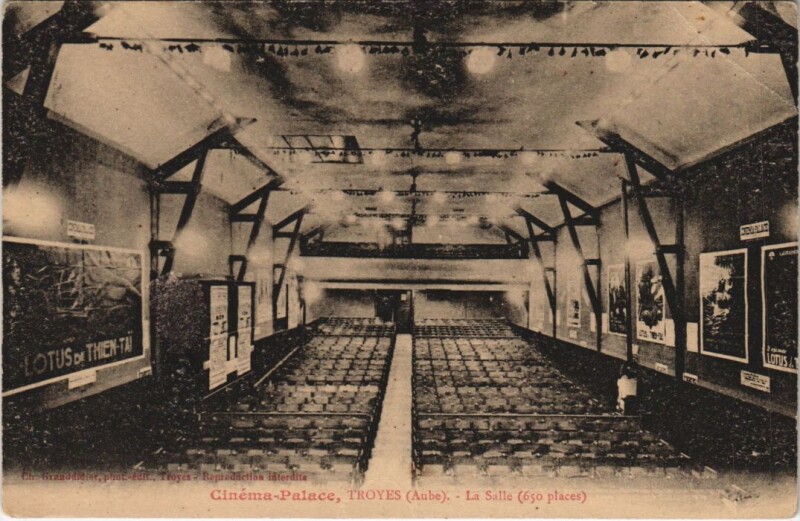 Carte postale ancienne Troyes Cinema-Palace La Salle à Troyes