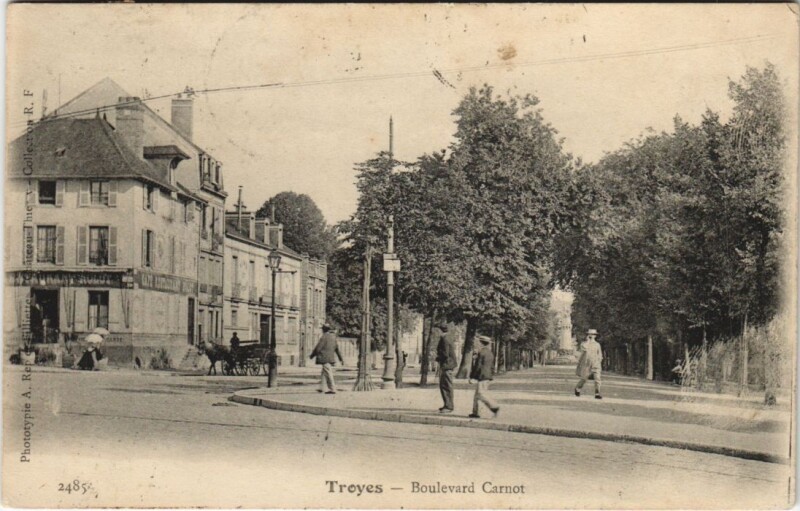Carte postale ancienne Troyes Boulevard Carnot à Troyes