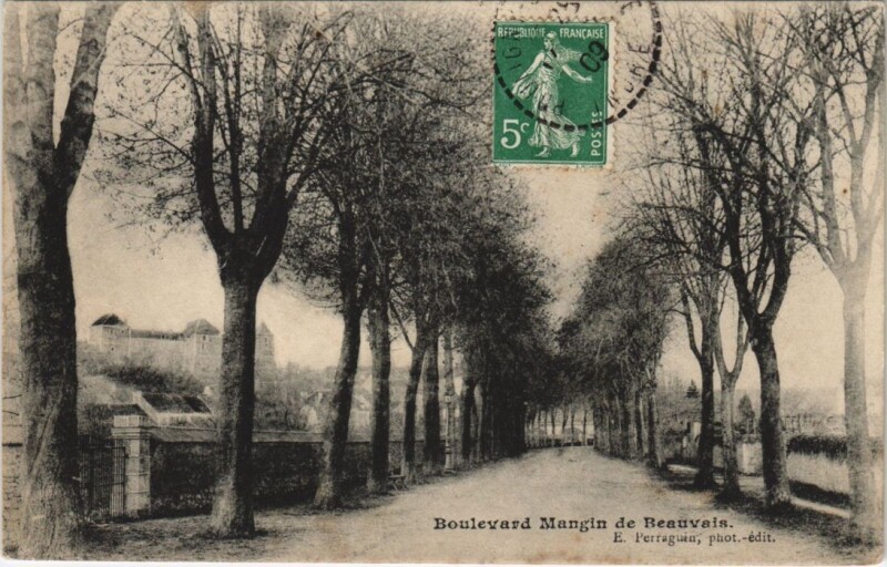 Carte postale ancienne Beauvais Boulevard Mangin à Beauvais
