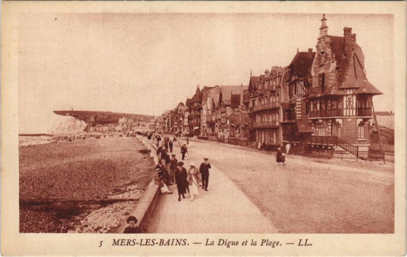 Carte postale ancienne Mers-Les-Bains la Digue et la Plage à Mers-les-Bains