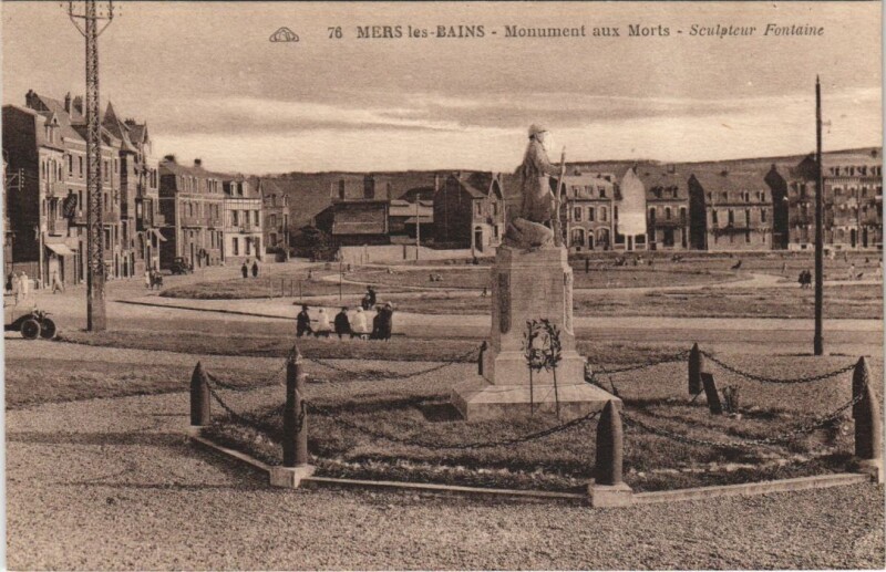 Carte postale ancienne Mers-Les-Bains Monument aux Morts à Mers-les-Bains