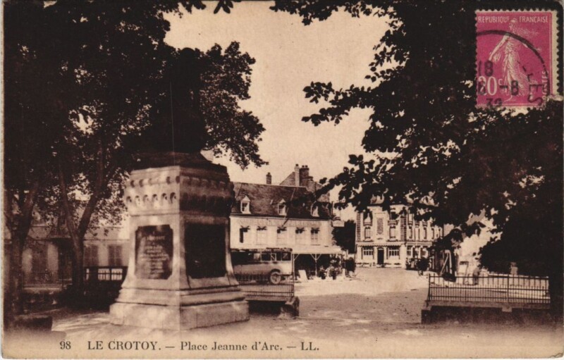 Carte postale ancienne Le Crotoy Place Jeanne d'Arc au Crotoy