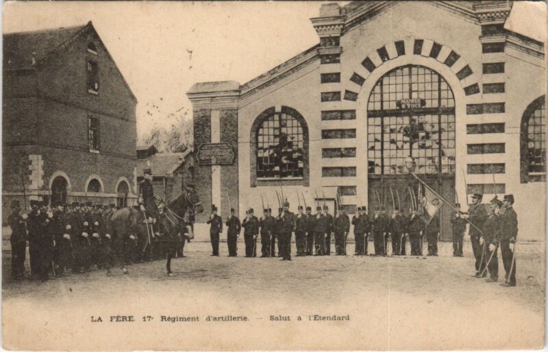 Carte postale ancienne La Fere Regiment d'artillerie