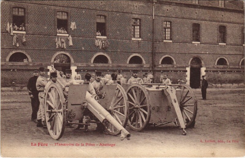 Carte postale ancienne La Fere Manueuvre de la piece