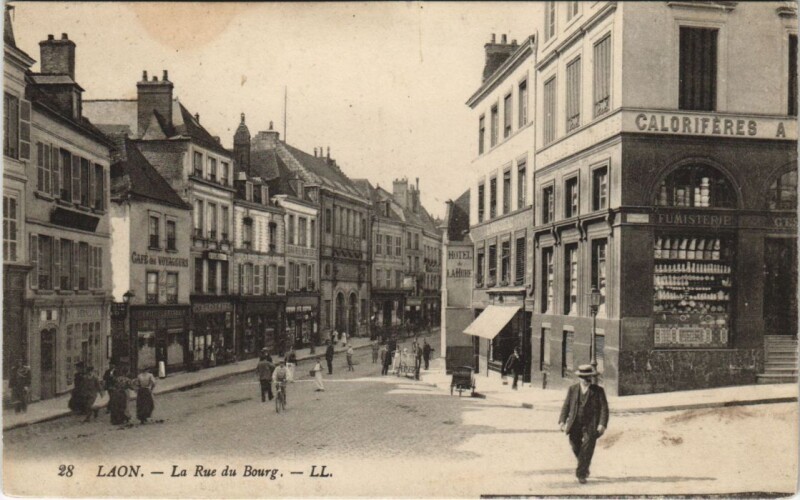 Carte postale ancienne Laon La Rue du bourg