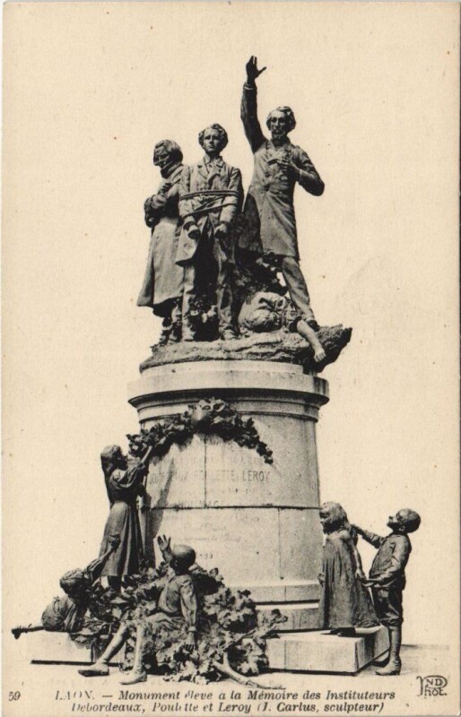 Carte postale ancienne Laon Monument eleve
