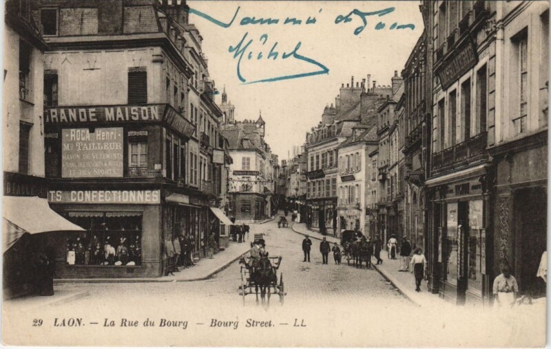Carte postale ancienne Laon La rue du bourg