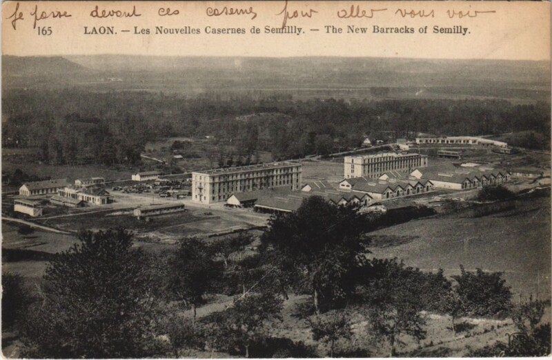 Carte postale ancienne Laon Les nouvelles casernes