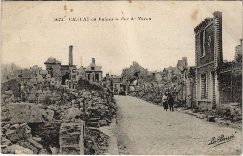 Carte postale ancienne Chauny en Ruines Rue de Noyon à Chauny