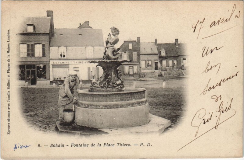 Carte postale ancienne Bohain Fontain de la place thiers