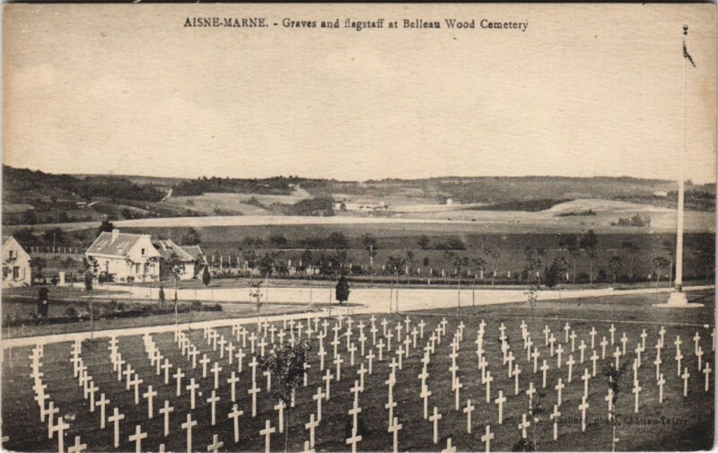 Carte postale ancienne Aisne Marne Graves and flagstaff