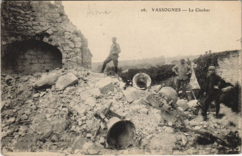 Carte postale ancienne Vassognes Le clocher à Ognes