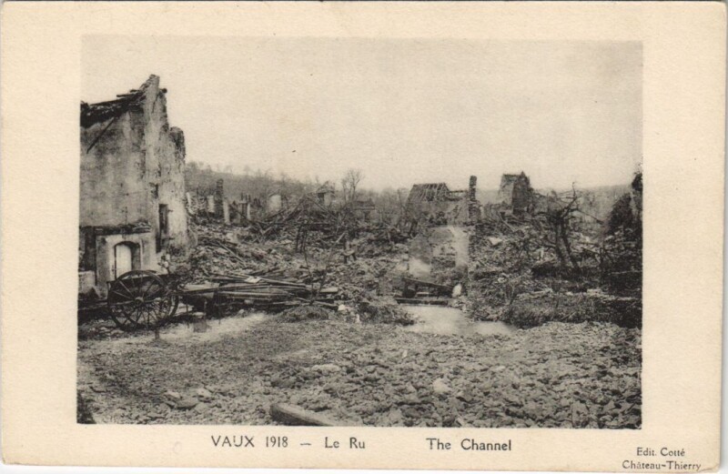 Carte postale ancienne Vaux Le rue