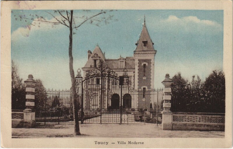 Carte postale ancienne Toucy Villa moderne