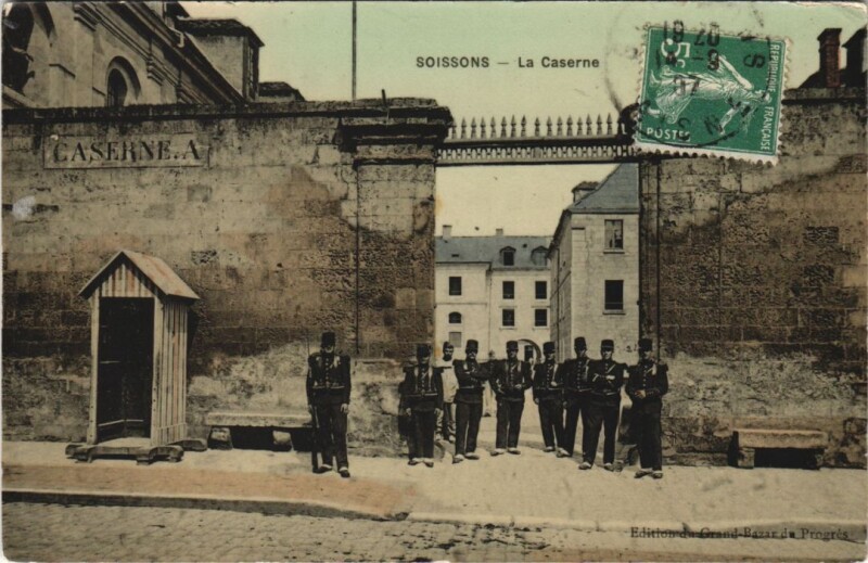 Carte postale ancienne Soissons La Caserne à Soissons