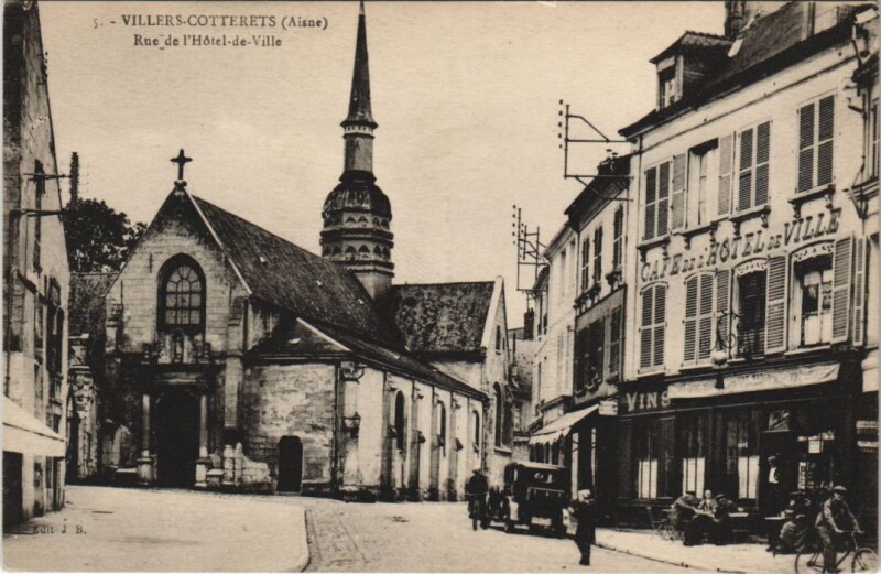 Carte postale ancienne Villers-Cotterets Rue de l'hotel de ville