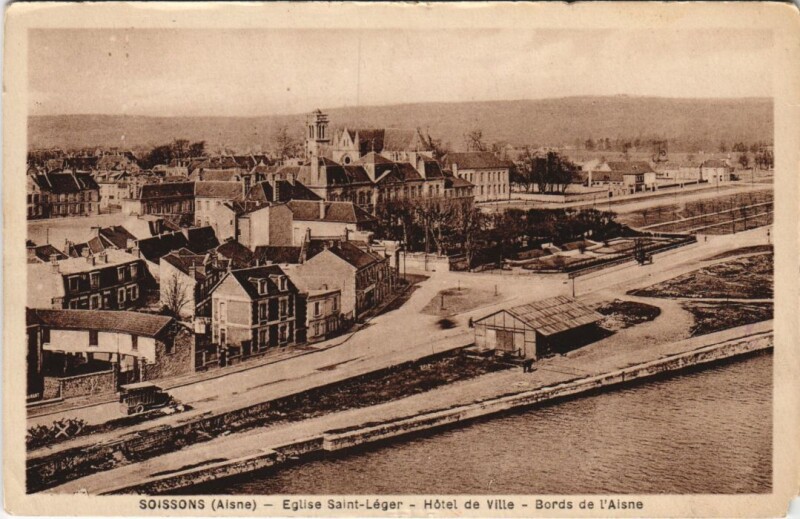 Carte postale ancienne Soissons Eglise Saint-leger à Soissons