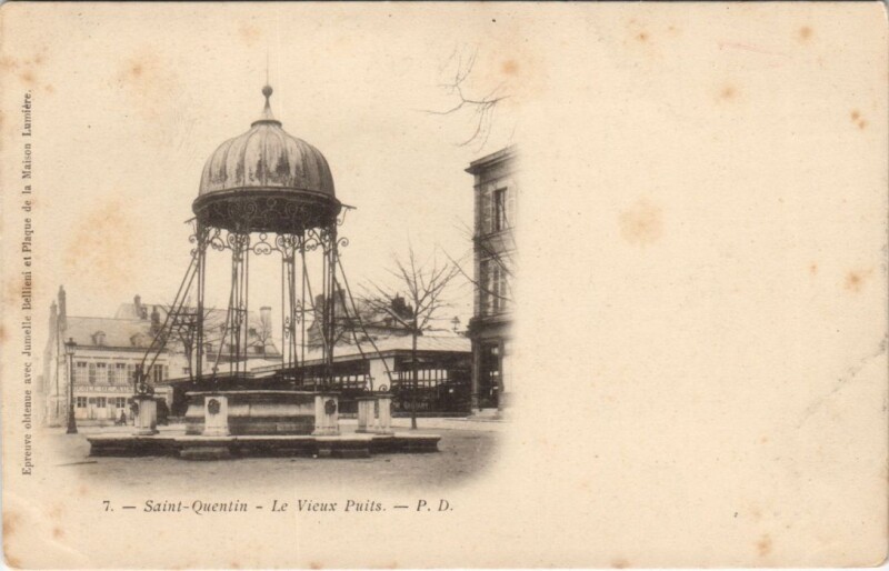 Carte postale ancienne Saint-Quentin Le vieux puits à Saint-Quentin