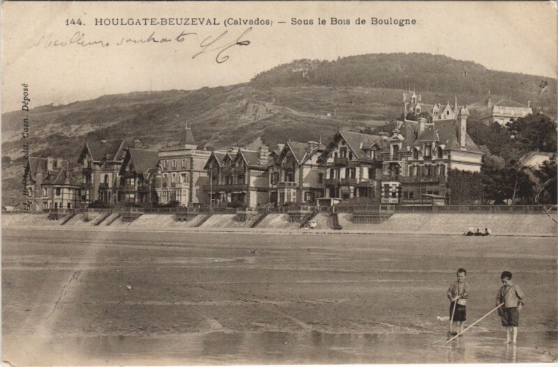 Carte postale ancienne Houlgate Beuzeval - Sous le Bois de Boulogne à Houlgate