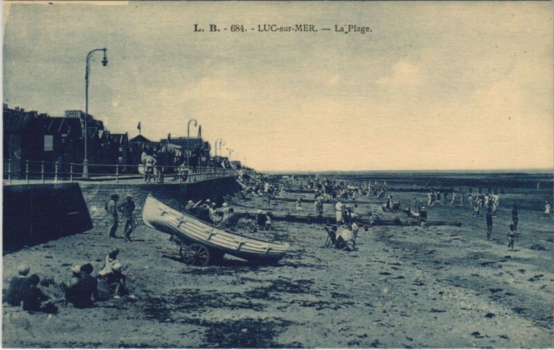 Carte postale ancienne Luc-sur-Mer La Plage à Luc-sur-Mer