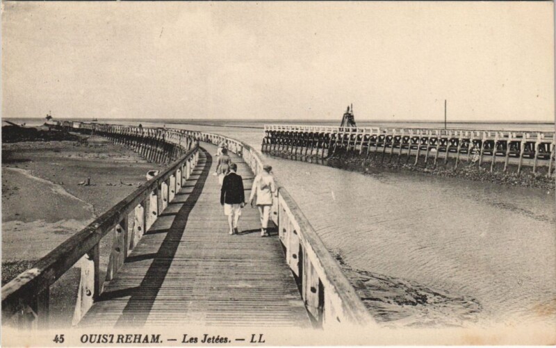 Carte postale ancienne Les Jetées à Ouistreham