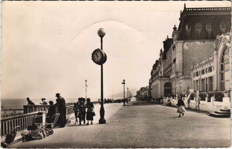 Carte postale ancienne Cabourg La Promenade à Cabourg