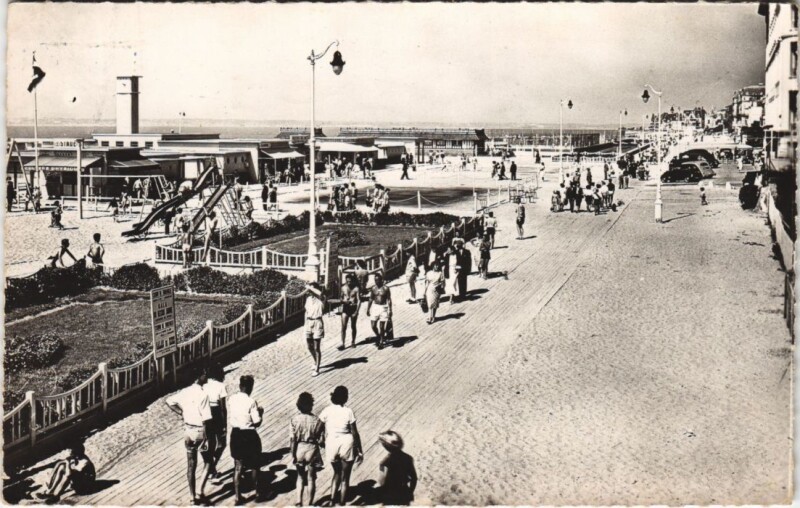 Carte postale ancienne Trouville La Promenade