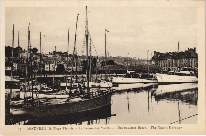Carte postale ancienne Deauville La Bassindes Yachts à Deauville